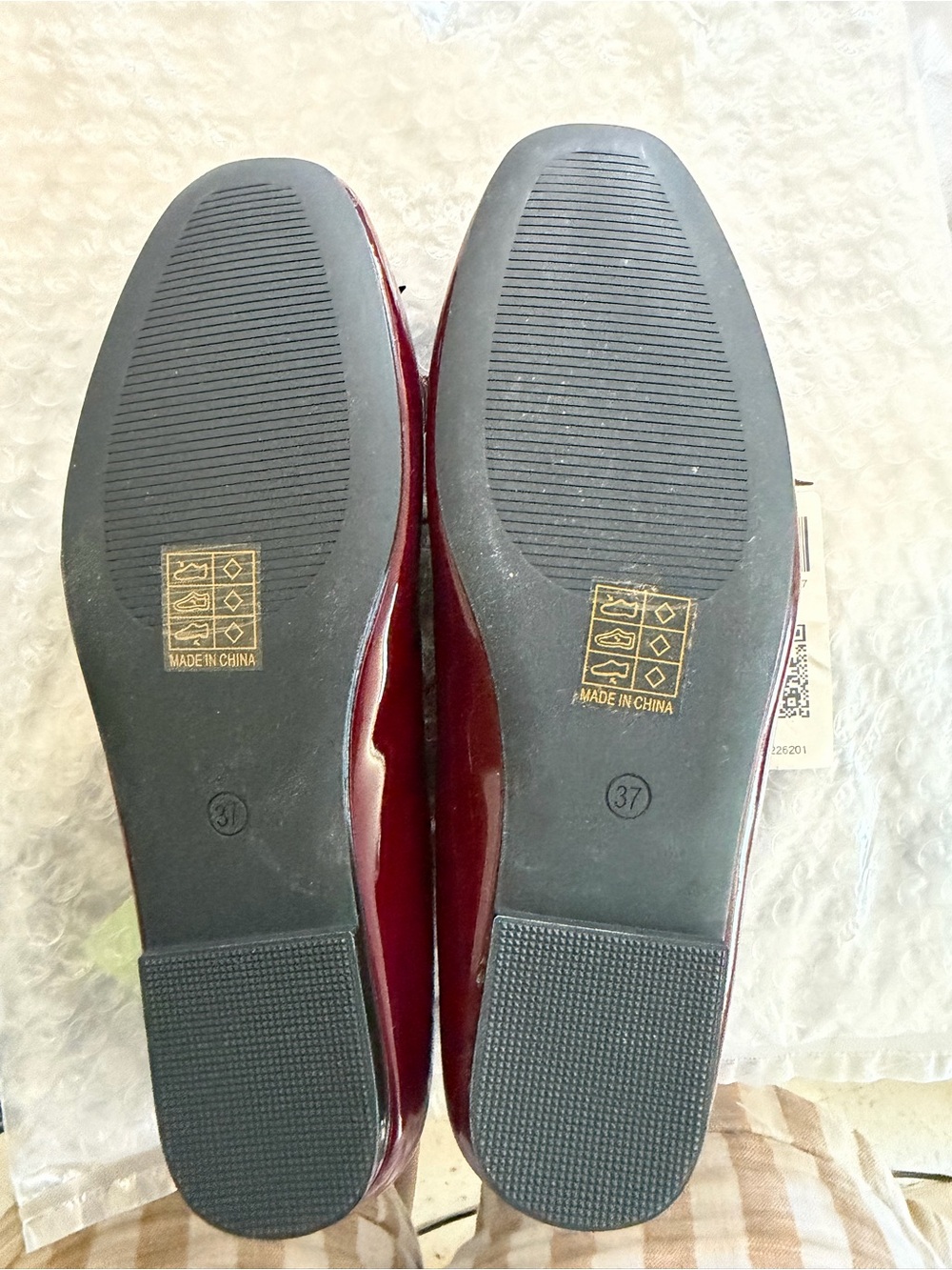 Cider Women's Glossy Wine Red Patent Ballet Flats - Picture 4 of 5